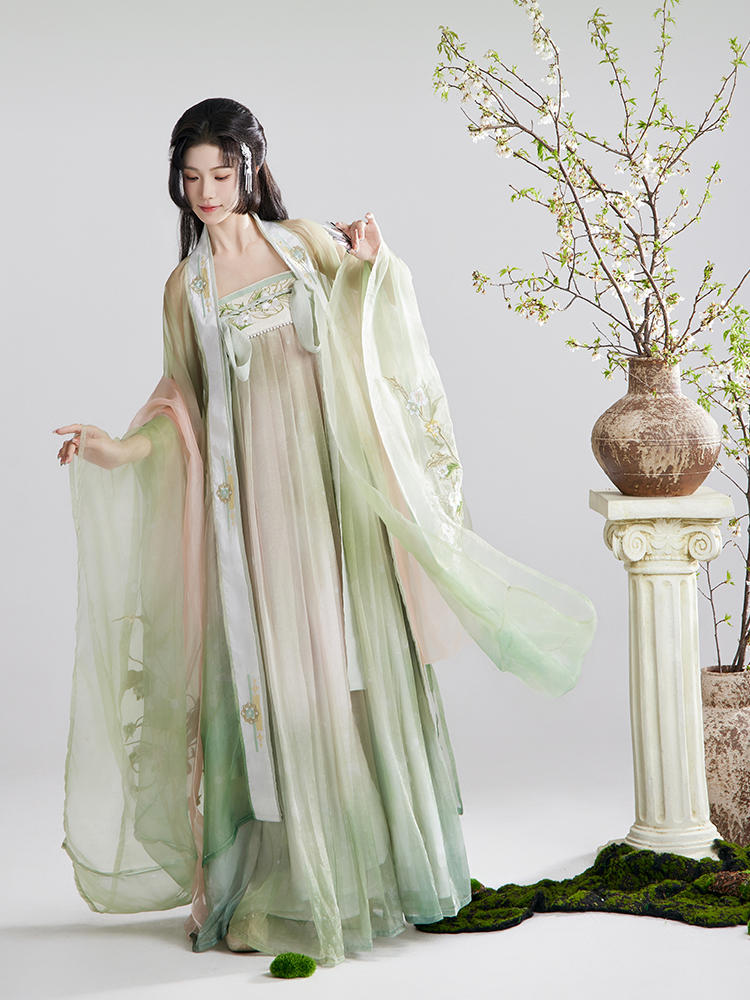Green Butterfly | 3-Pieces Embroidered Hanfu (蝶兰景岁)
