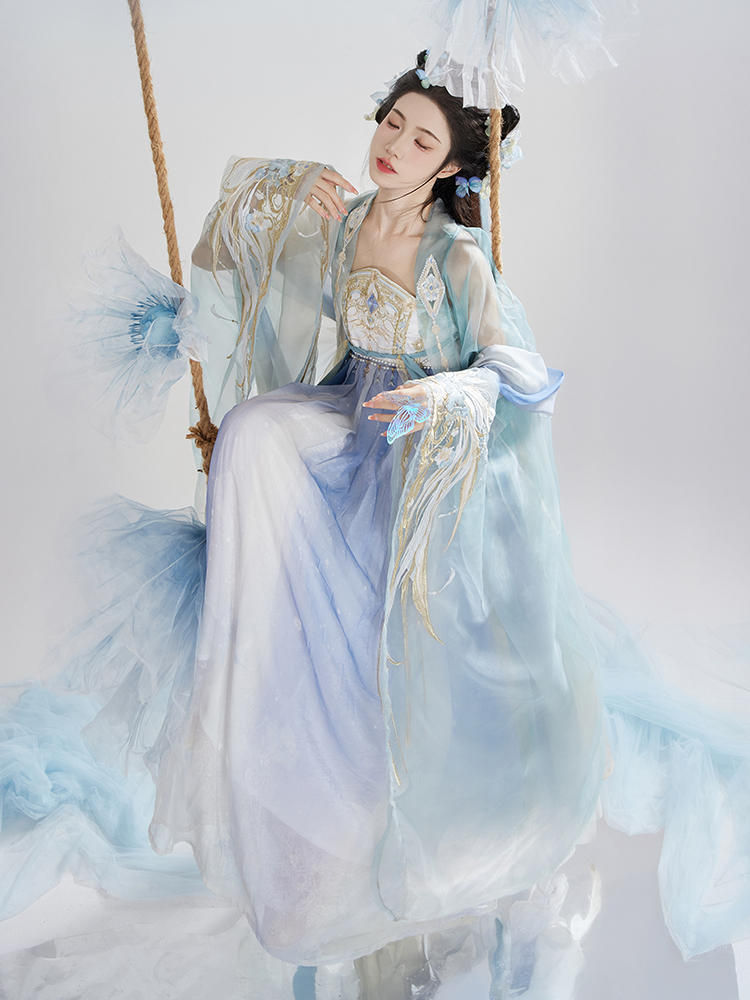 Blue Butterfly | 3-Pieces Embroidered Hanfu (翎羽幻碟)
