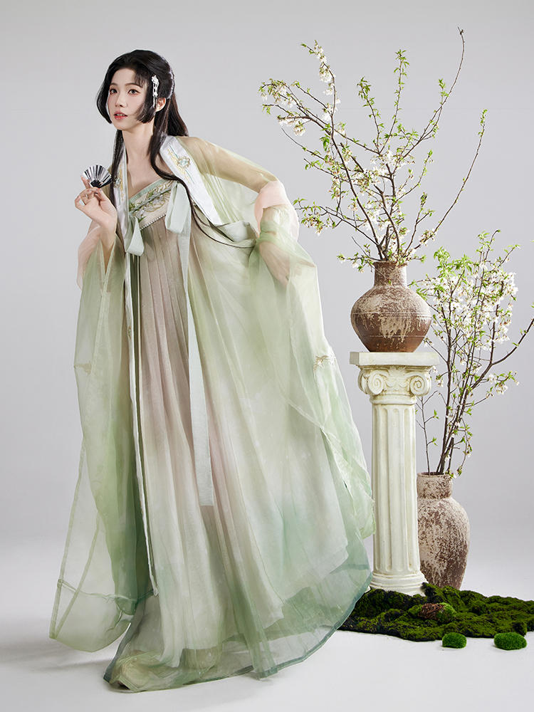 Green Butterfly | 3-Pieces Embroidered Hanfu (蝶兰景岁)