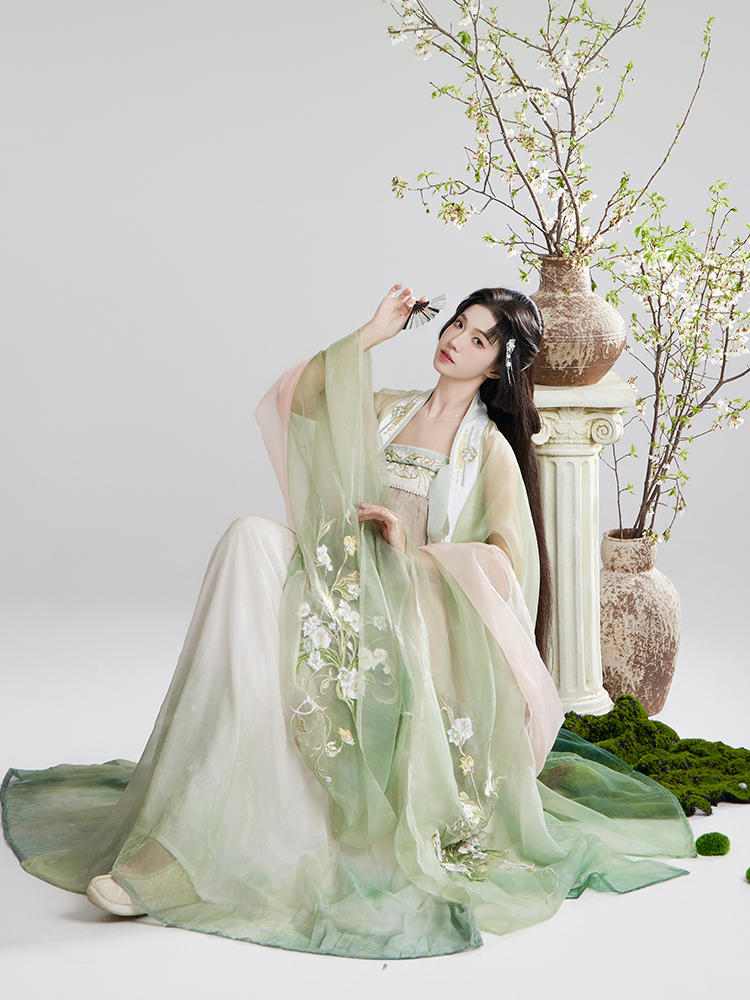 Green Butterfly | 3-Pieces Embroidered Hanfu (蝶兰景岁)