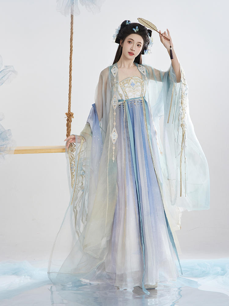 Blue Butterfly | 3-Pieces Embroidered Hanfu (翎羽幻碟)