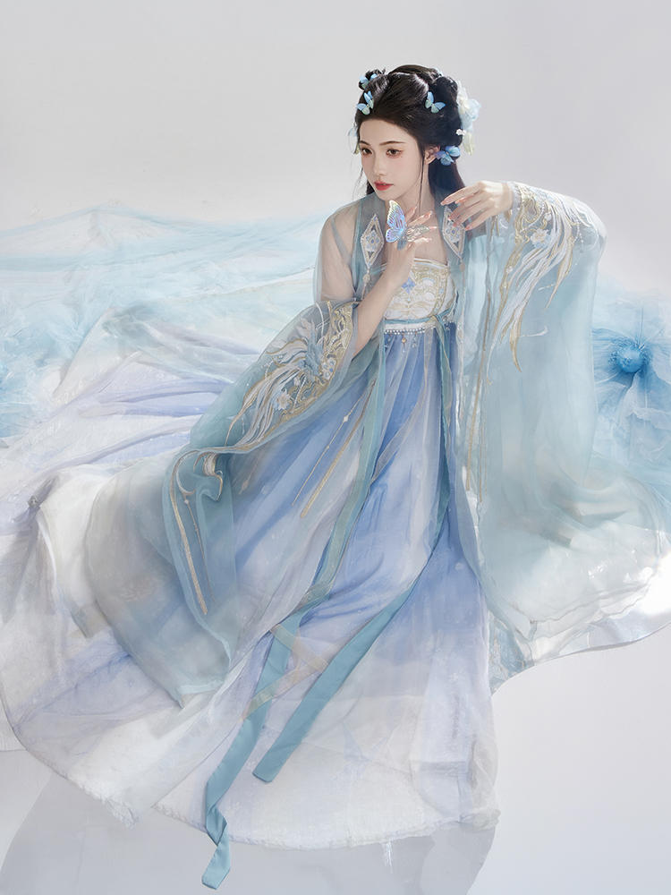 Blue Butterfly | 3-Pieces Embroidered Hanfu (翎羽幻碟)