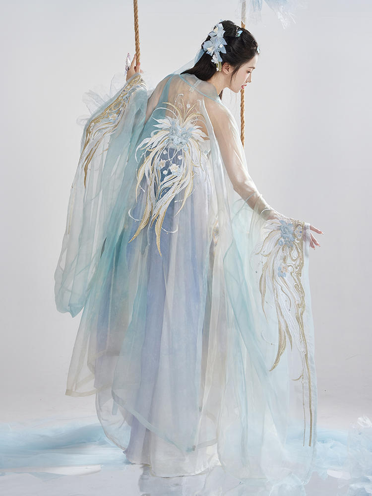 Blue Butterfly | 3-Pieces Embroidered Hanfu (翎羽幻碟)
