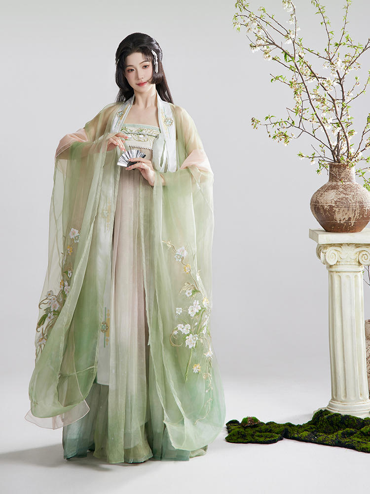 Green Butterfly | 3-Pieces Embroidered Hanfu (蝶兰景岁)