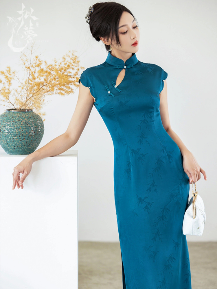 Indigo | Modern Qipao Dress (青黛)